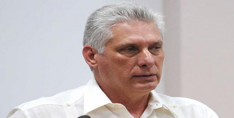 Presidente de Cuba comparte con representación de asistentes a Fihav