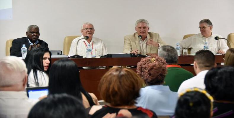 Diputados cubanos enfatizarán hoy sobre el control de programas económicos y sociales