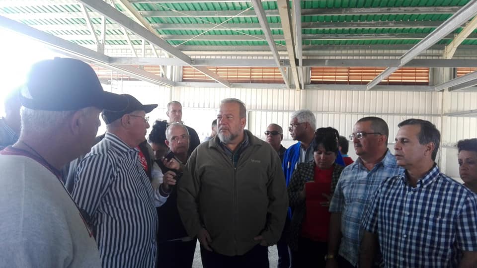 Primer Ministro de Cuba chequea inversión tabacalera en Cabaiguán