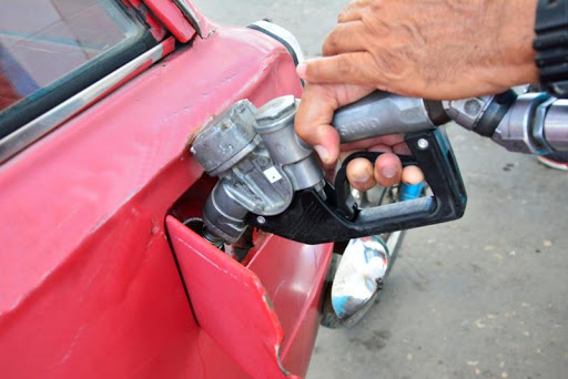 Venta de combustible a menor precio para porteadores privados en Cabaiguán