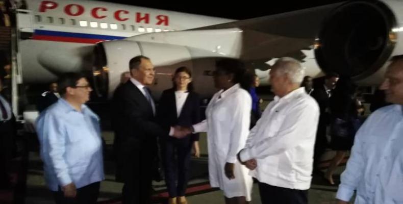 Lavrov rinde homenaje a Martí y a Fidel en Santiago de Cuba y se entrevista con canciller cubano