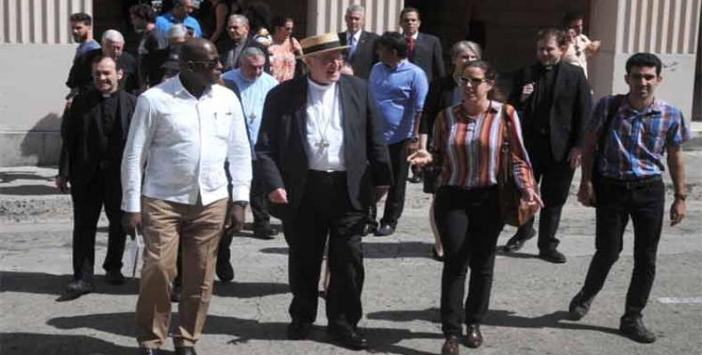 Arzobispo de Nueva York visita la Escuela Latinoamericana de Medicina, en La Habana