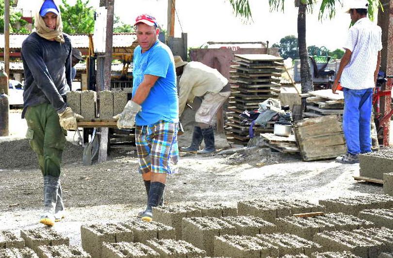 Industrias espirituanas a favor de la vivienda