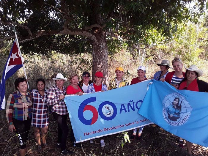 Bandera 60 Aniversario de la FMC está en tierras cabaiguanenses