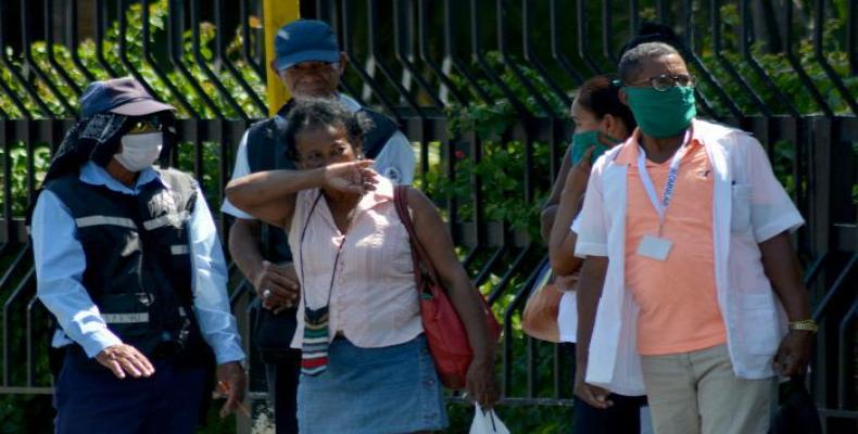Destaca Díaz-Canel el apoyo a medidas adoptadas y al personal de salud que trabaja en Cuba y otras naciones