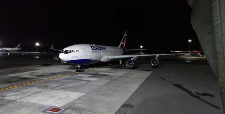 Aterriza en Argentina segundo vuelo sanitario desde Cuba