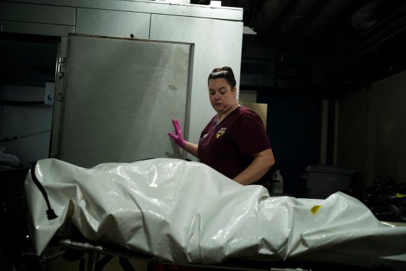 The New York Times: Los recuentos oficiales subestiman las muertes por coronavirus en Estados Unidos