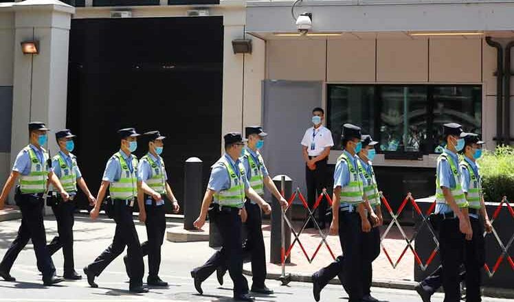 China toma control tras cierre de consulado de EE.UU. en Chengdu