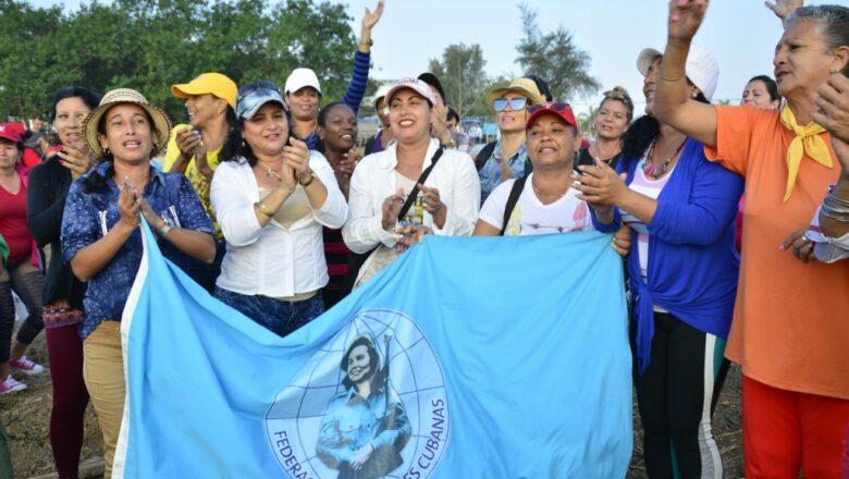 Féminas en jornada de celebración