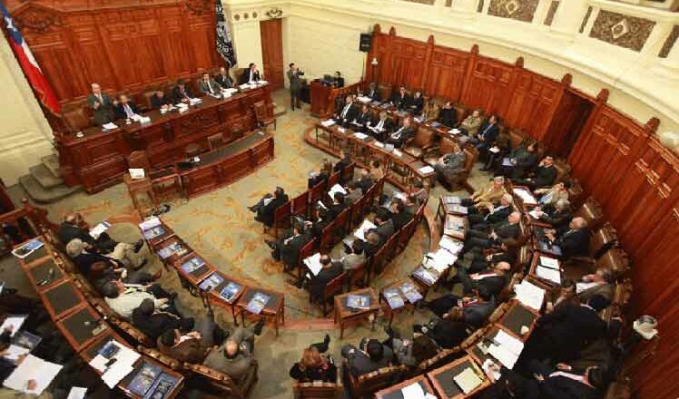 Reforma constitucional tensa relaciones gobierno-legislativo en Chile