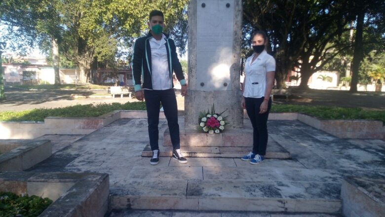 Jóvenes cabaiguanenses recuerdan el asesinato de los ocho estudiantes de medicina