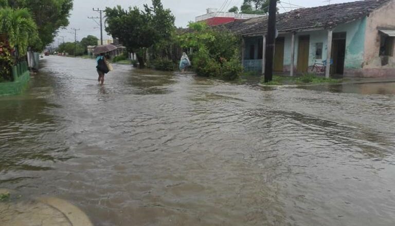 Sancti Spíritus en fase de alarma por intensas lluvias