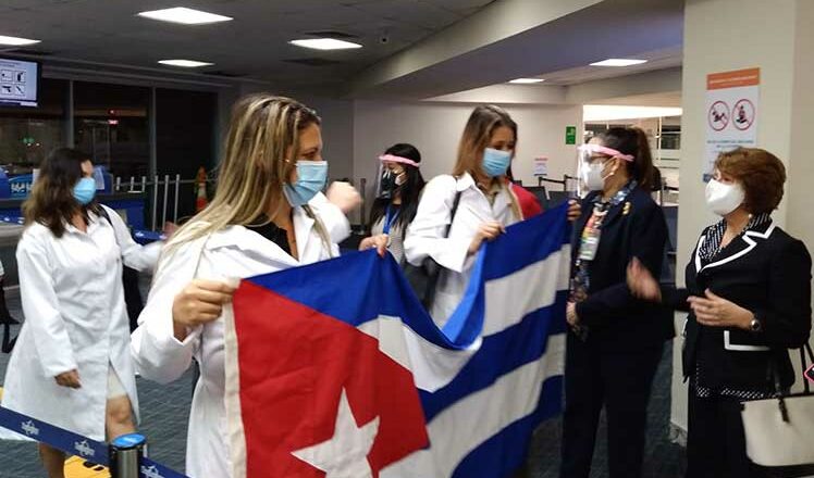 Arribaron a Panamá médicos de Cuba para combatir la Covid-19