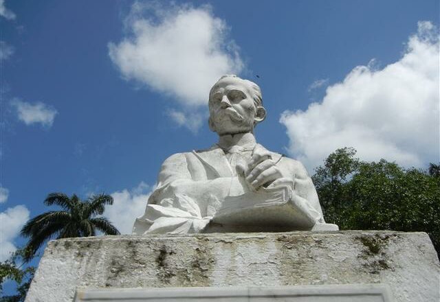 Loable homenaje de un libanés al Apóstol en Cabaiguán