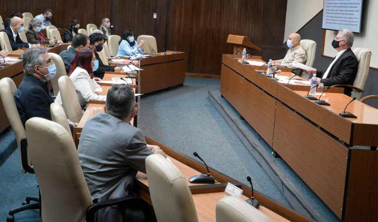 Científicos cubanos califican de exitoso programa contra la covid