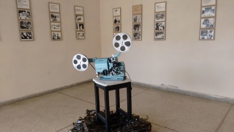 Exhiben muestra patrimonial por el 75 aniversario del cine-teatro Rogelio Rojas de Cabaiguán