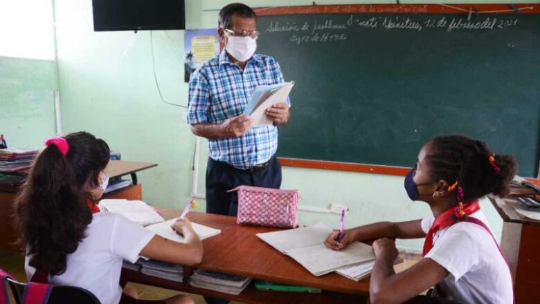 Vuelven a las aulas alrededor de 800 maestros en Sancti Spíritus