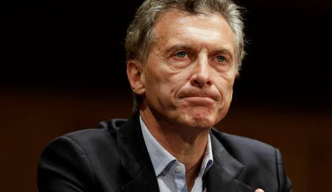 Denuncian a expresidente argentino por administración fraudulenta