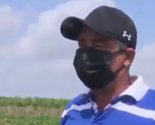 Alexis, el campesino  de Cabaiguán que  celebra el 17 de mayo desde la tierra (+ Video)