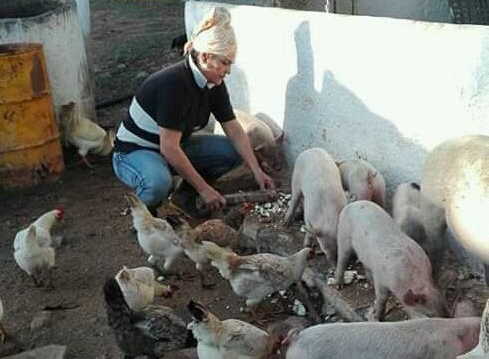 Daima disfruta atendiendo sus animales. (Foto: Cortesía de la entrevistada)