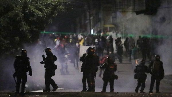 Bogotá vive intensa noche de represión por escuadrón Esmad