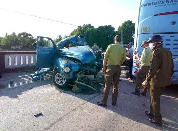 Sancti Spíritus: Accidente del tránsito próximo a Jatibonico deja 2 fallecidos y 3 heridos