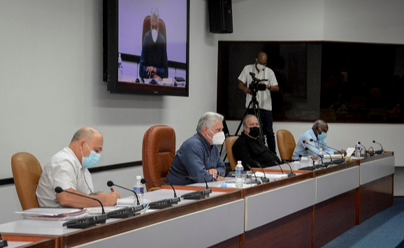 Presidente cubano en la reunión con gobernadores