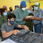 El Vicepresidente de la República Salvador Valdés Mesa visitó este jueves la planta de granos de Yaguajay y también áreas agrícolas en la empresa Valle del Caonao