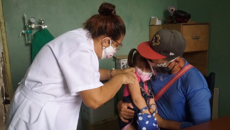 Recibe población pediátrica cabaiguanense convaleciente de la pandemia vacuna Soberana Plus