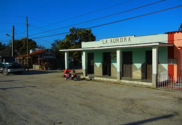 Reordenan servicios de Comercio y Gastronomía en La Aurora (+ Audio)