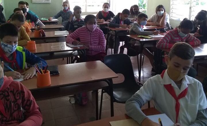 Regresaron a las aulas más de tres mil estudiantes cabaiguanenses este lunes  (+  Fotos)