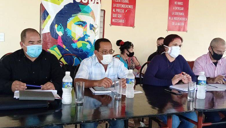 Visita partidista en Cabaiguán choca con la realidad del campo