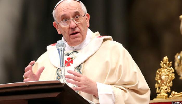 Papa pide en Navidad el fin de la pandemia y diálogos de paz