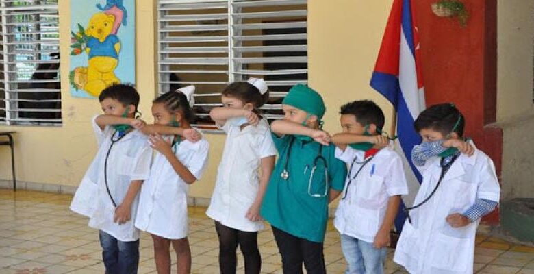 Presidente cubano pondera ensayo anti-Covid-19 en niños