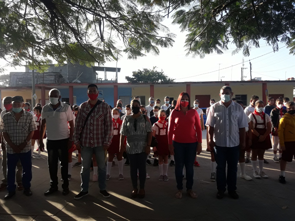 Actividad de homenaje al natalicio de Elcires Perez Gonzalez en el parque de Guayos