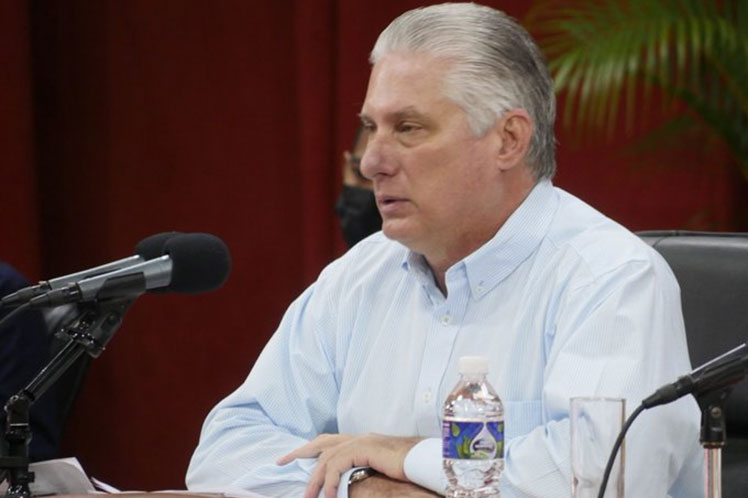 Diaz Canel en asamblea PCC Sancti Spiritus