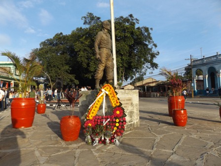 Rinden homenaje trabajadores de comunales en Cabaiguán a Faustino Pérez  en el aniversario 102 de su natalicio (+ Fotos)