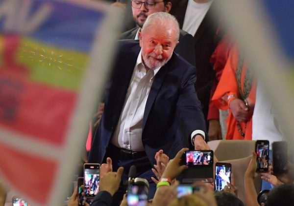 Según estudio, Lula aventaja a Bolsonaro en Brasil