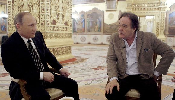 Afirma Oliver Stone que gracias a Putin, Rusia no se convirtió en un vasallo de EEUU