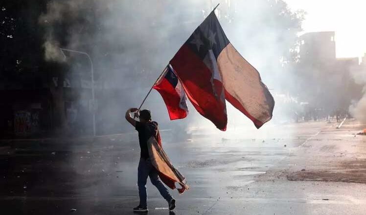 Reclaman en Chile libertad para presos de la revuelta popular