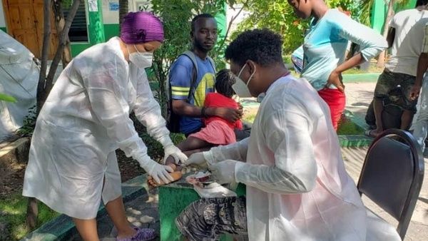 Brigada Médica cubana ha atendido a cientos de haitianos víctimas del terremoto