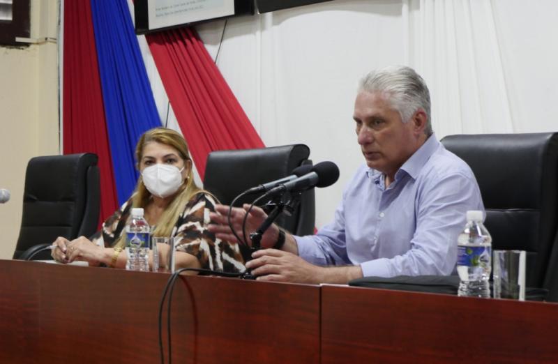 diaz canel compartio con profesores y estudiantes de la uniss 2 foto estudios revolucion