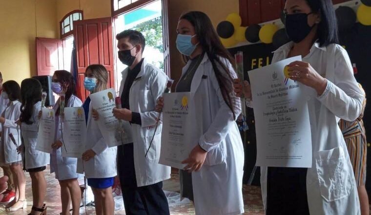 Más de 800 jóvenes de batas blancas enfrentan la pandemia en Sancti Spíritus
