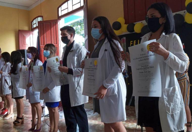 graduados de ciencias medicas foto feu ucm sancti spiritus