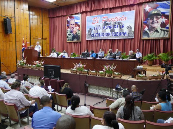 Presidente de Cuba califica de provechosa visita gubernamental a Guantánamo