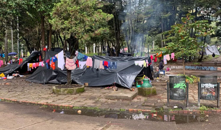 Continúan indígenas en Bogotá sin solución a sus demandas