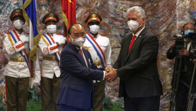 Condecorado el presidente de Vietnam con la Orden José Martí