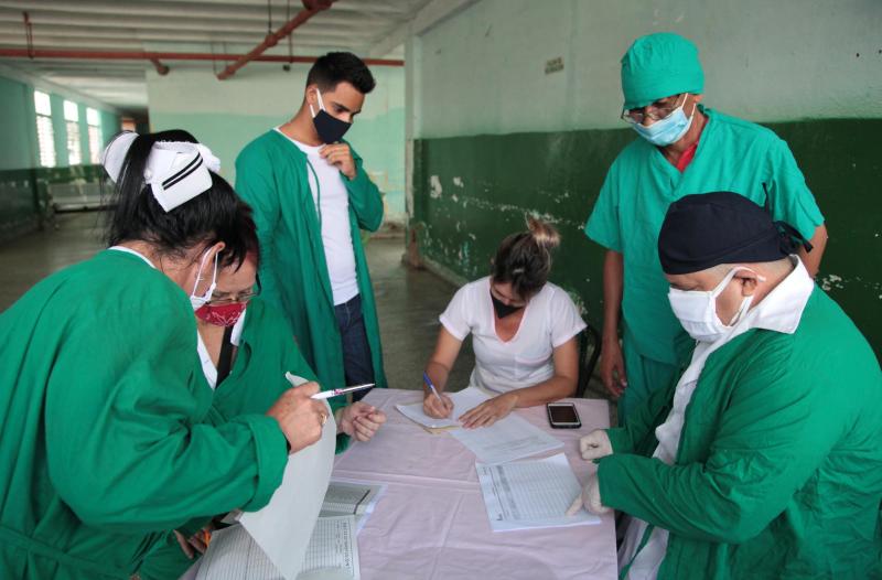 personal de la salud en sancti spiritus foto oscar alfonso