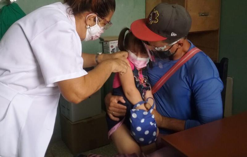 vacunas a ninos convalecientes de la covid en cabaiguan foto alexey mompeller