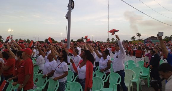 Con la presencia de Raúl y Díaz-Canel se celebra el acto por el Día de la Rebeldía Nacional en Cienfuegos (+ Fotos )